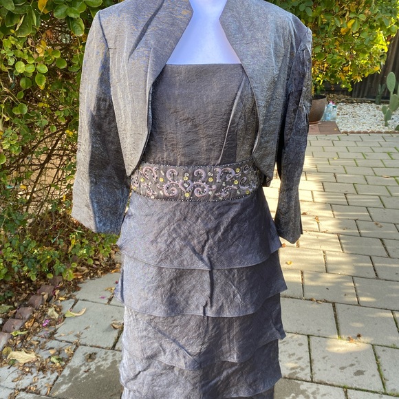 R & M Richards Dresses & Skirts - R&M Richards Elegant silver metallic w/stones 2piece dress crop jacket, Size 12
